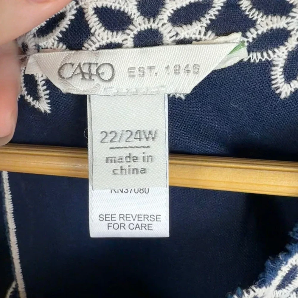 Cato Floral Embroidered Boho Blouse Size 22/24W Navy Cotton Ramie Cottage Chic - Picture 5 of 9